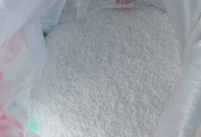 户外塑料褪色频发，塑料色母耐候性提升成行业刚需